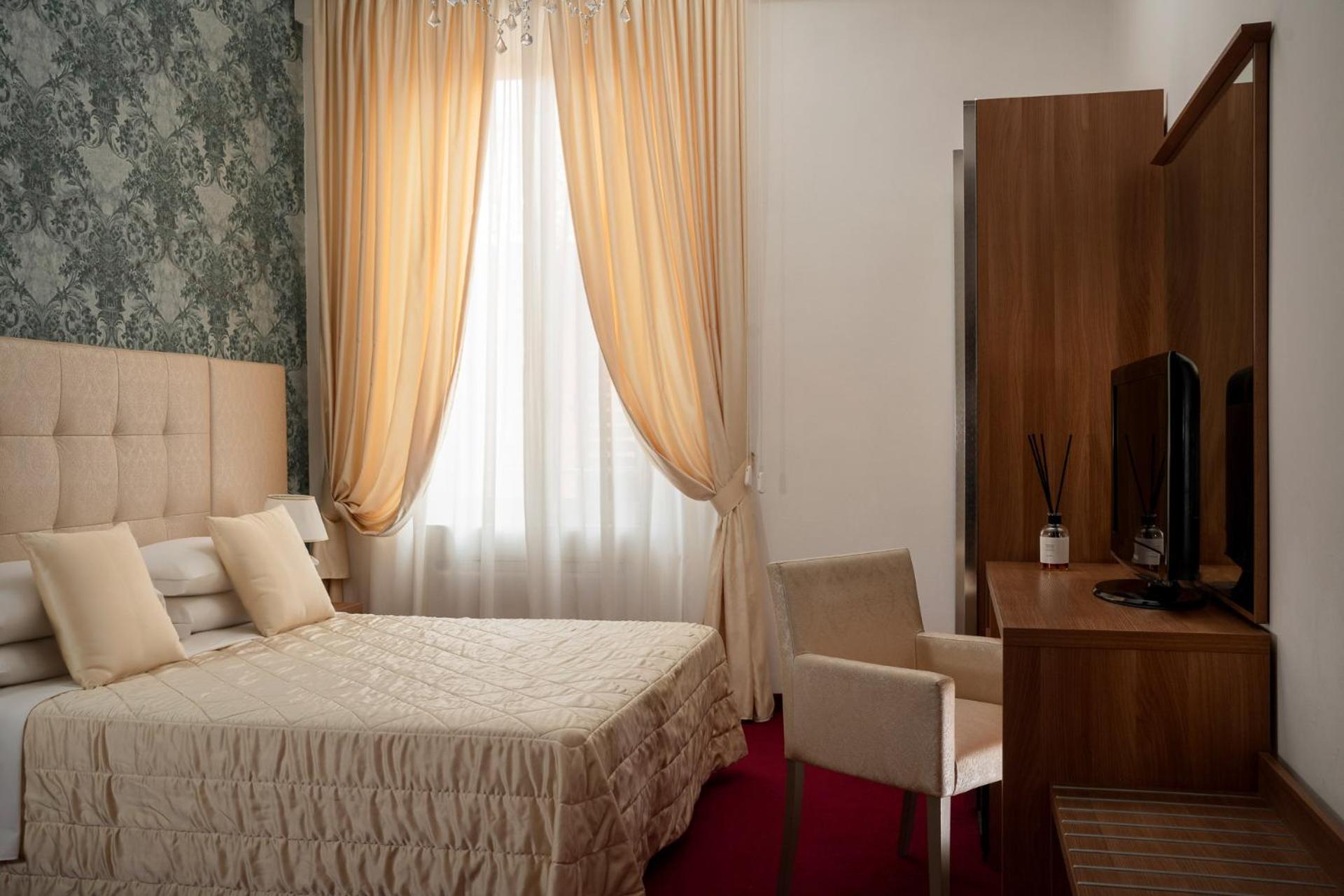 Albergo Rossini 1936 - Small & Charming Bologna Bagian luar foto